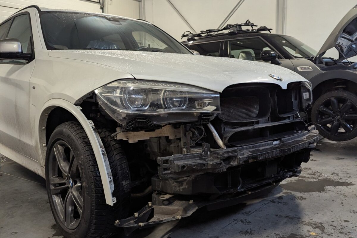 BMW X5 F15 — doposażenie w aktywny tempomat z funkcją Stop&Go (5DF)