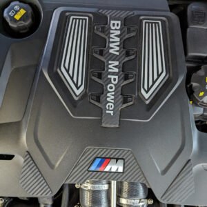 Silnik BMW M5 F90 z osłoną BMW M Power