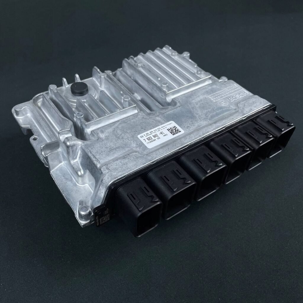 BMW G30/G31 / X3 G01 / X4 G02 — sterownik silnika DDE — 7822842